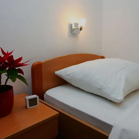 Ivana Mitten Im Blumengarten By Interhome