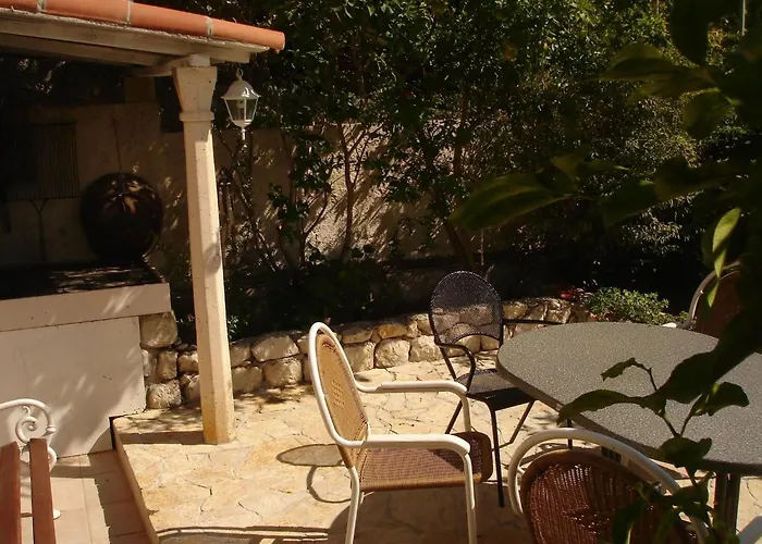 Ivana Mitten Im Blumengarten By Interhome *