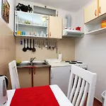 Apartamento Ivana Mitten Im Blumengarten By Interhome