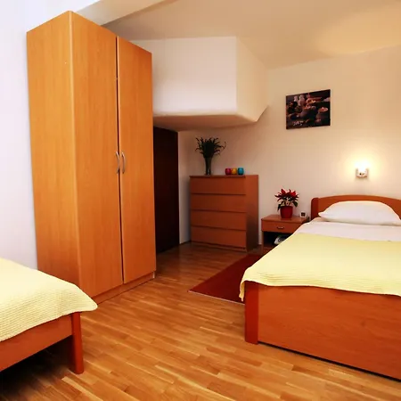 Ivana Mitten Im Blumengarten By Interhome Ragusa