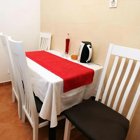 Ivana Mitten Im Blumengarten By Interhome Daire *