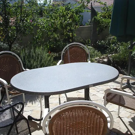 Ivana Mitten Im Blumengarten By Interhome *