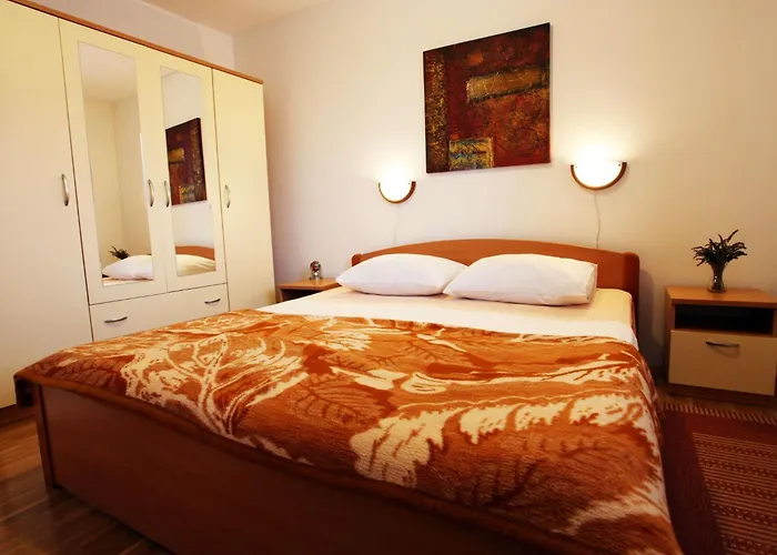 Ivana Mitten Im Blumengarten By Interhome *