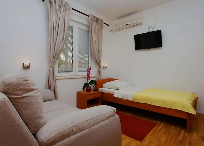 Ivana Mitten Im Blumengarten By Interhome Ragusa