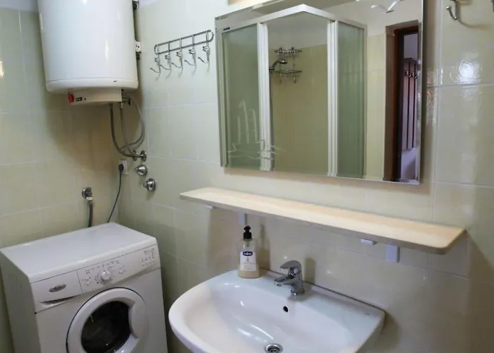 Apartamento Ivana Mitten Im Blumengarten By Interhome