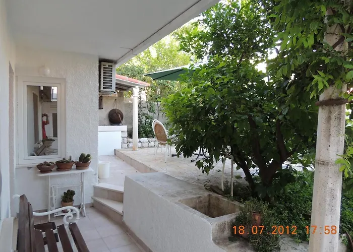 Ivana Mitten Im Blumengarten By Interhome * Ragusa