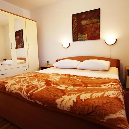 Ivana Mitten Im Blumengarten By Interhome *