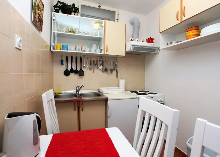 Apartman Ivana Mitten Im Blumengarten By Interhome